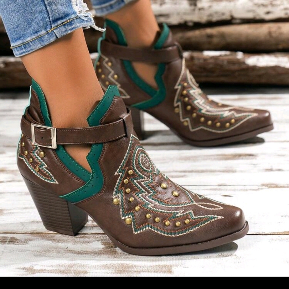 Women's Fashionable Punk Embroidered Western Ankle Boots